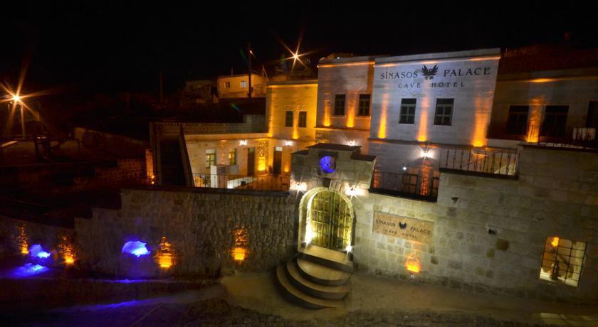 אורגופ Sinasos Palace Cave Hotel מראה חיצוני תמונה