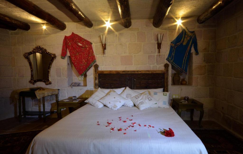אורגופ Sinasos Palace Cave Hotel חדר תמונה