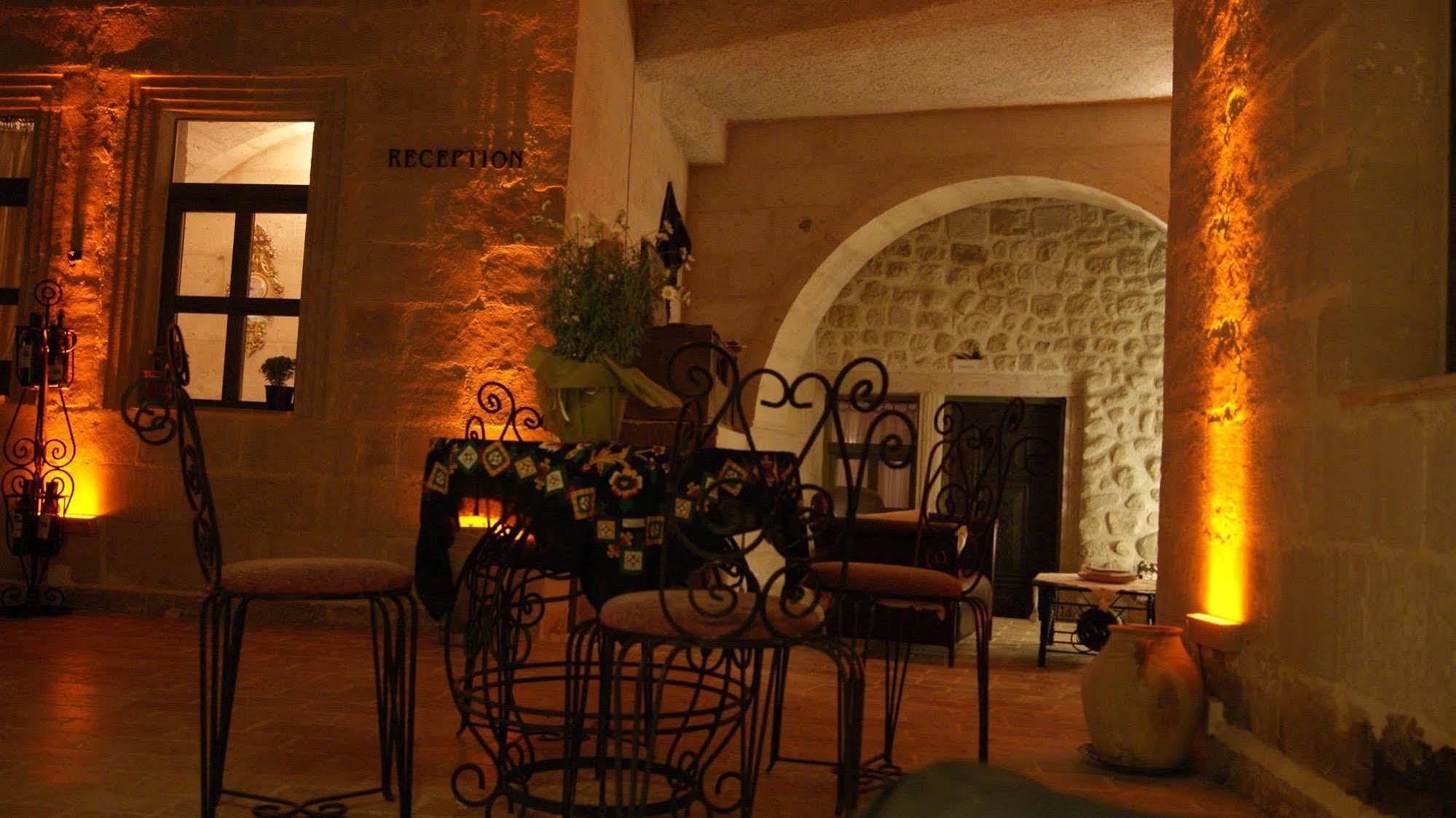 אורגופ Sinasos Palace Cave Hotel מראה חיצוני תמונה