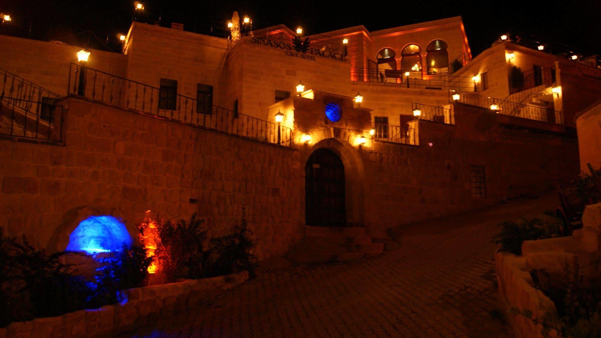 אורגופ Sinasos Palace Cave Hotel מראה חיצוני תמונה