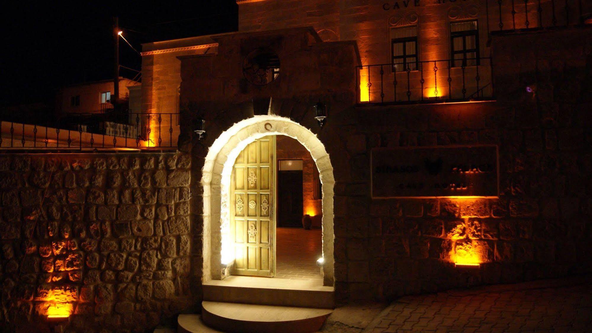 אורגופ Sinasos Palace Cave Hotel מראה חיצוני תמונה